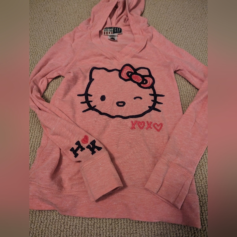 Hello Kitty shirt size 6-7